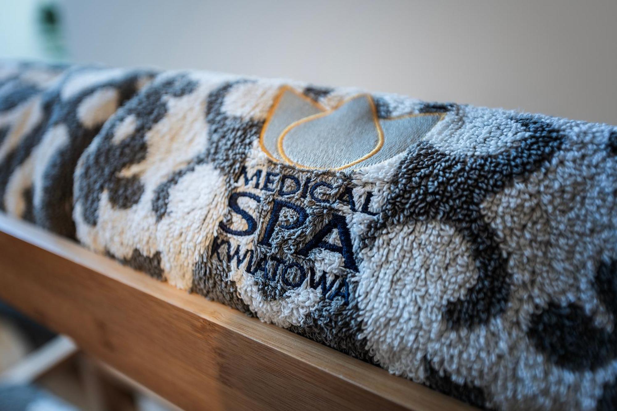 Medical Spa Kwiatowa Łęczyca Exteriör bild