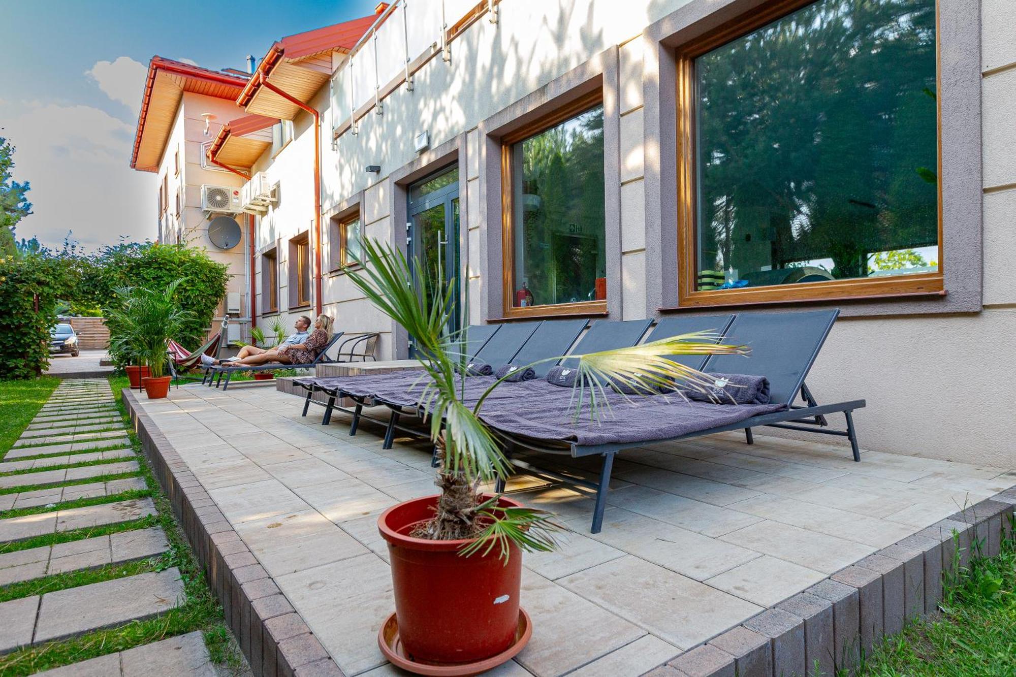 Medical Spa Kwiatowa Łęczyca Exteriör bild