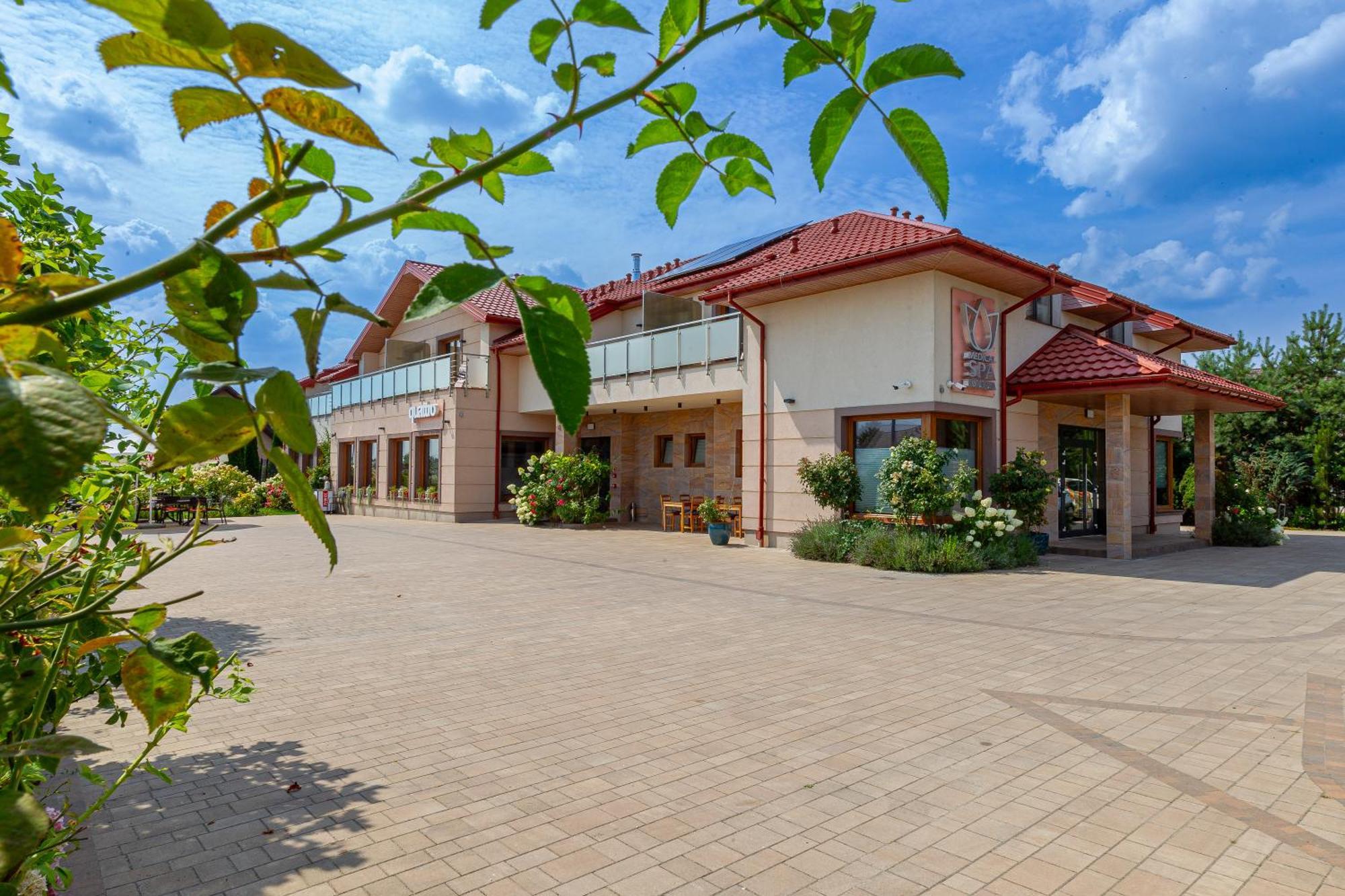 Medical Spa Kwiatowa Łęczyca Exteriör bild